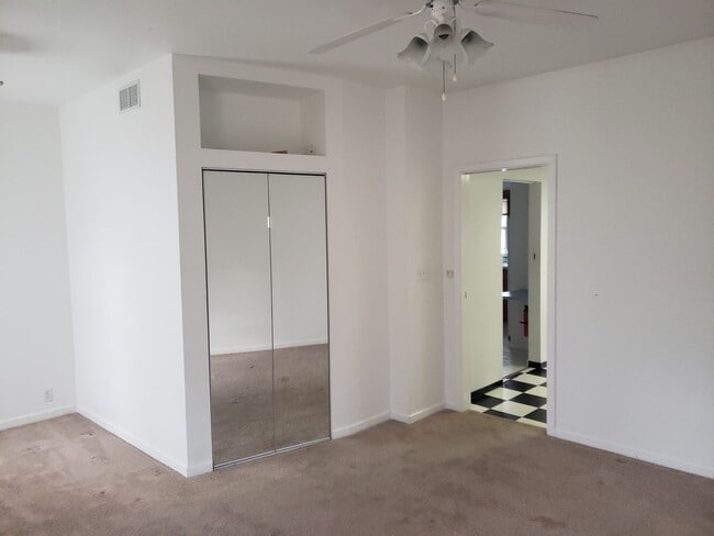 Building Photo - Spacious 3 BD/2 BA home by Bryan Park!
