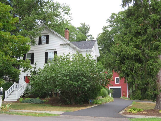 Building Photo - 38 Pine St