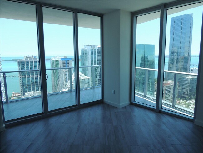 Building Photo - 1100S S Miami Ave