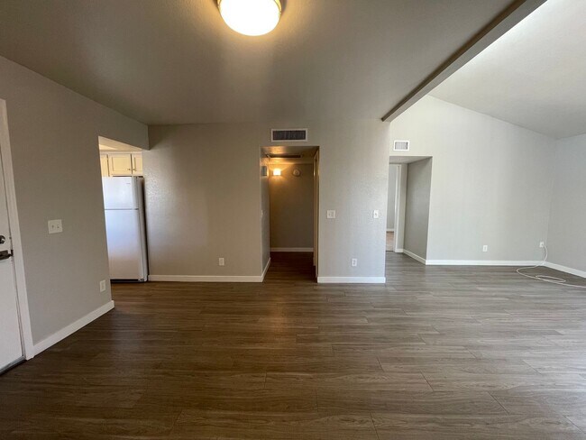 Foto del edificio - Lovely 2 Bedroom 2 Bath with Fireplace!