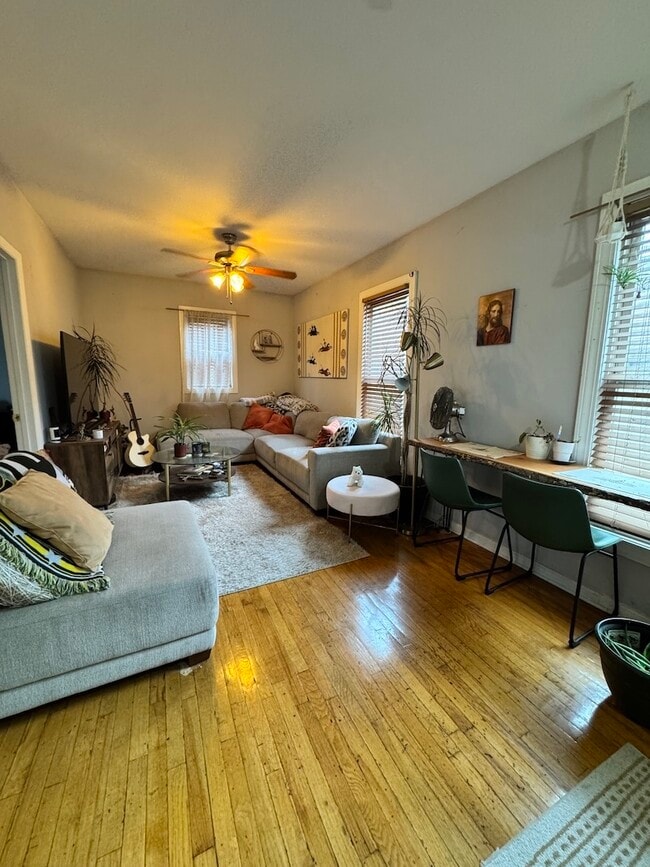 Building Photo - 2315 N Greenview Ave