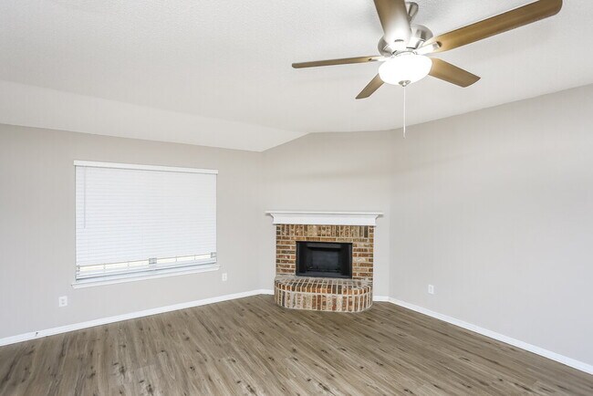 Foto del edificio - 8017 Jolie Dr