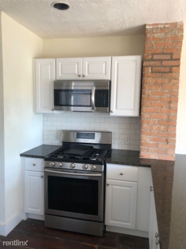 Foto del edificio - 2 br, 1 bath Townhome - 1800 Summitt Avenue