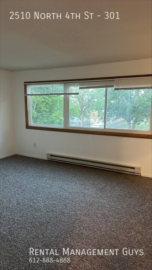 Foto del edificio - Spacious 1 Bedroom! Off Street Parking and...