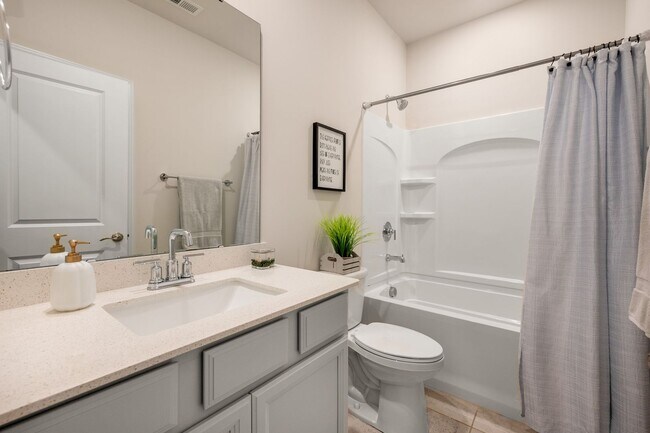 Foto del edificio - SOLAR Powered 3-Bedroom, 2-Bathroom Single...