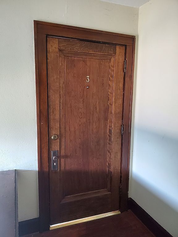 Building Photo - 1914 18th Ave