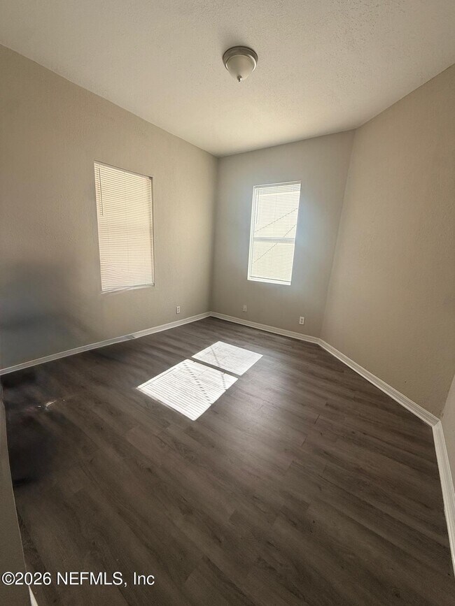 Foto del edificio - 1128 Van Buren St