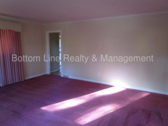 Foto del edificio - 5530 Radford Ave