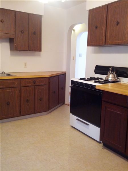 Building Photo - 632 Pettibone Ave