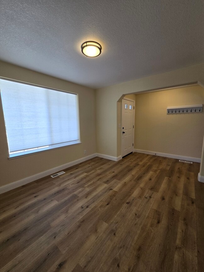 Building Photo - 2987 San Mateo Ln