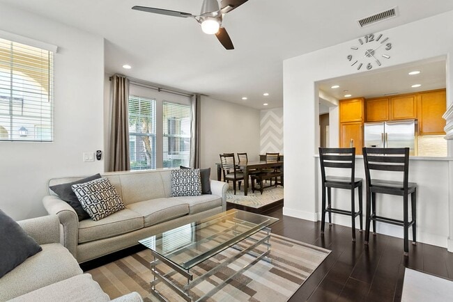 Building Photo - Amazing Ladera Ranch Townhome with Upgrades and a View!