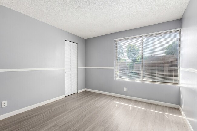 Foto del edificio - 2413 W Hazelwood St