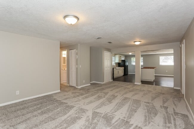 Building Photo - Pretty 3 Bedroom in Orange Park