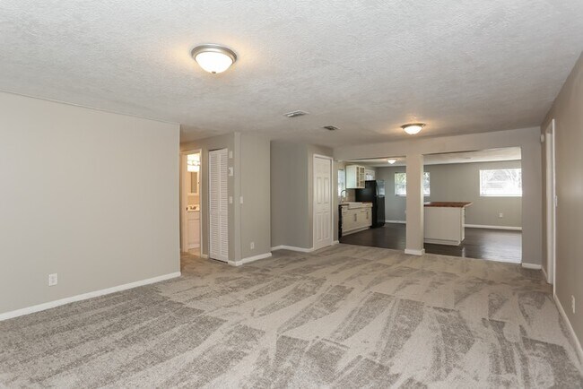 Foto del edificio - Pretty 3 Bedroom in Orange Park