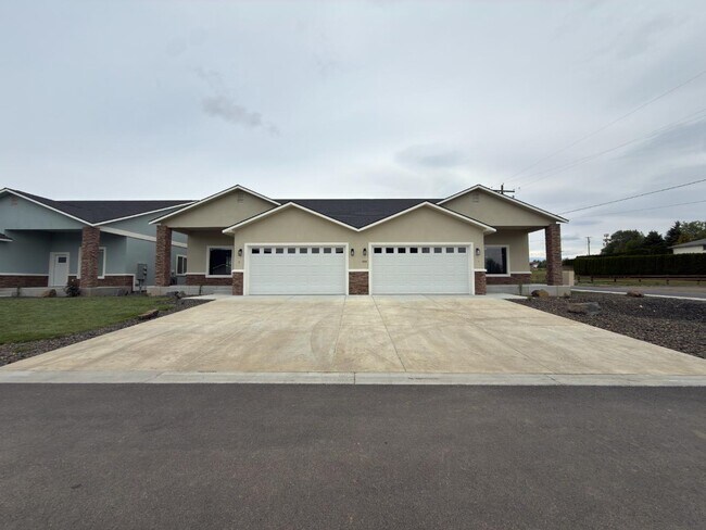 Building Photo - 9001 Nafizah Wy