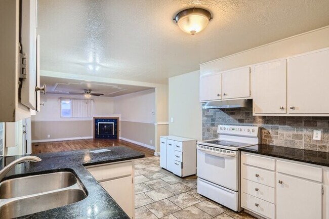 Foto del edificio - 419 Paul Avenue, Layton, UT, 84041