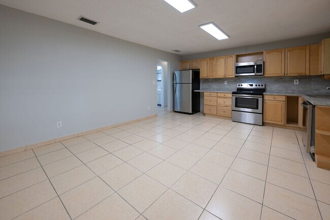 Foto del edificio - 331 NE 49th St