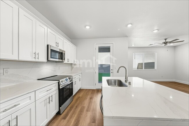 Building Photo - 9486 Aldersyde Dr