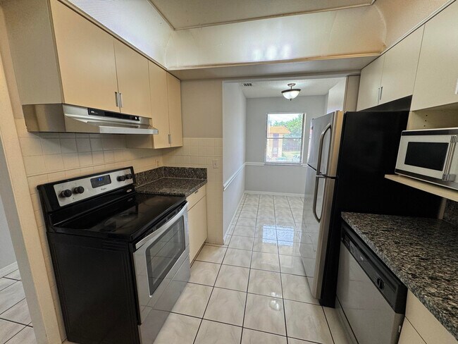 Foto del edificio - 5975 Forest Hill Blvd