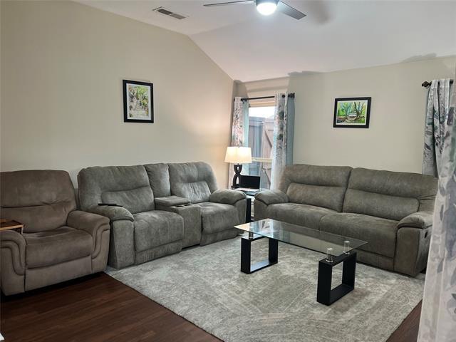Foto del edificio - 4101 Creekstone Dr