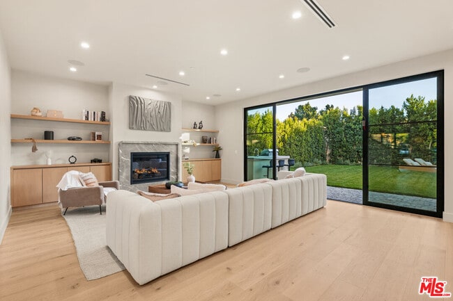 Building Photo - 11748 La Maida St