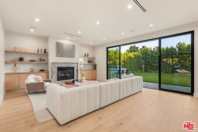 Foto del edificio - 11748 La Maida St