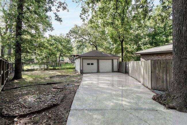 Building Photo - 24326 Pine Canyon Dr