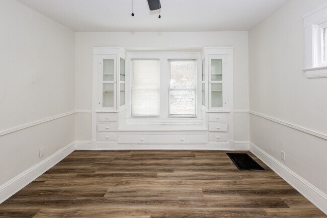 Foto del edificio - 3971 E 71st St