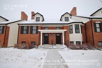 Building Photo - 121 Lynx Rd N