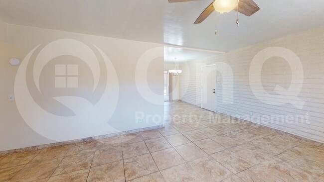 Building Photo - 905 S La Bellota