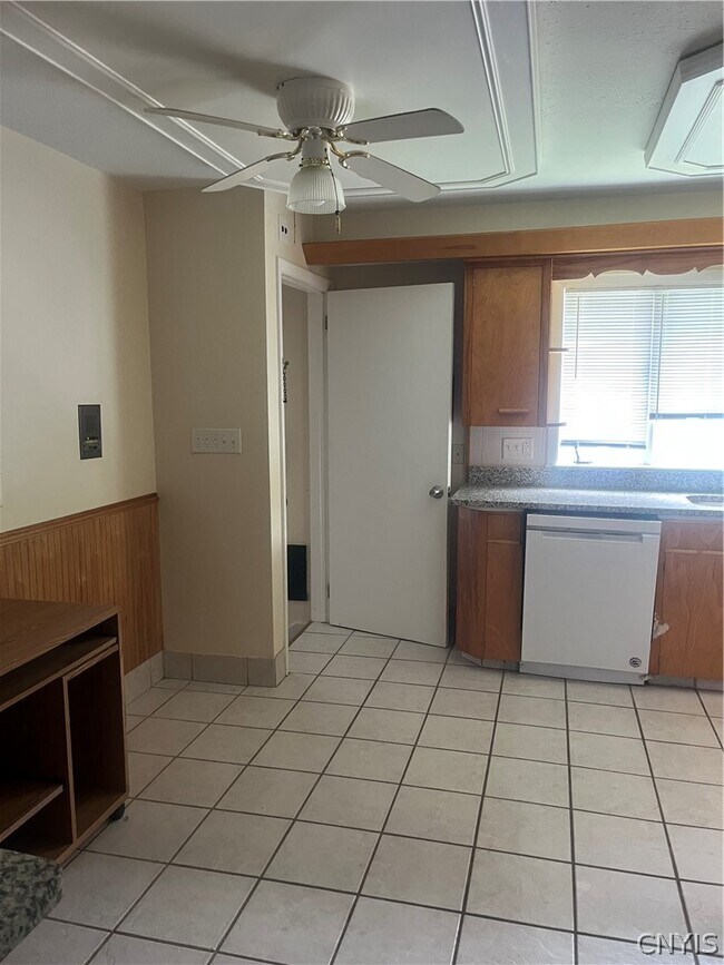 Building Photo - 605 Crawford Ave
