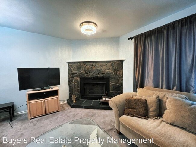 Building Photo - 2 br, 1 bath House - 355 Donna Drive Unit 10