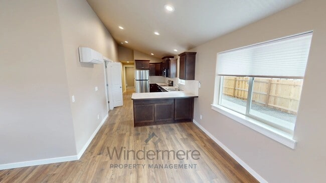 Building Photo - 221 Laurel St