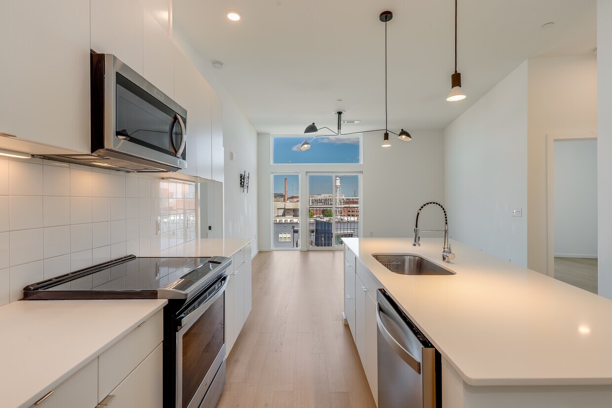 Kitchen & living area - 600 S Duke St