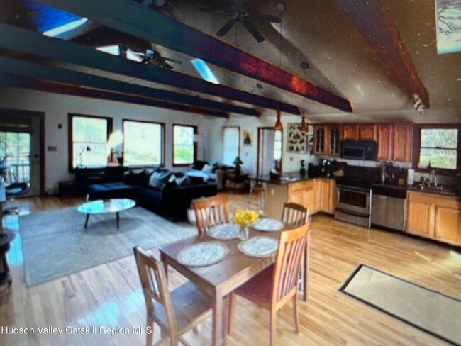 Foto del edificio - 38 Sunset Ridge Rd