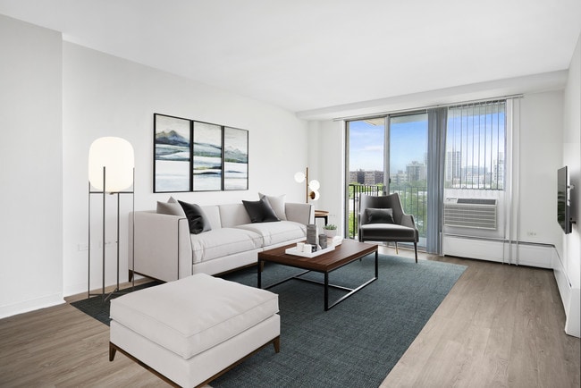 1-BR/1BA Living Area - 441 W. Oakdale