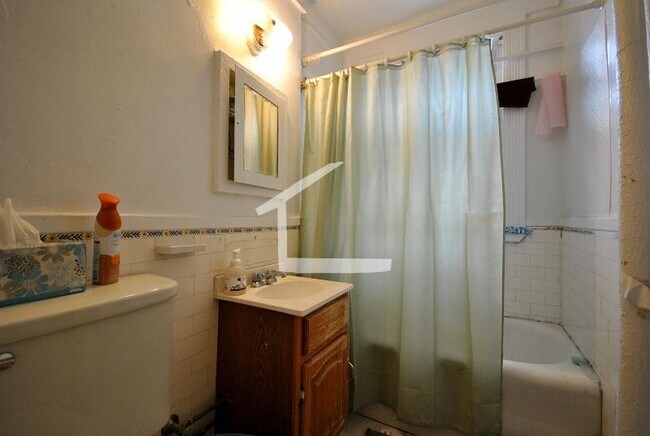 Building Photo - Great Comm. Ave 2-Bed Near B, C, D Lines! ...