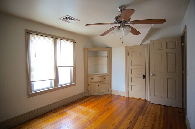 Foto del edificio - 230 Pleasant St