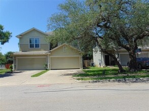 Building Photo - 2405 Allred Dr