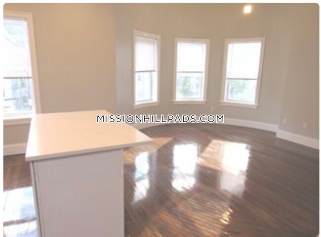 Building Photo - 33 Wigglesworth St