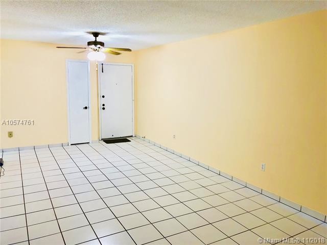 Building Photo - 9270 Fontainebleau Blvd