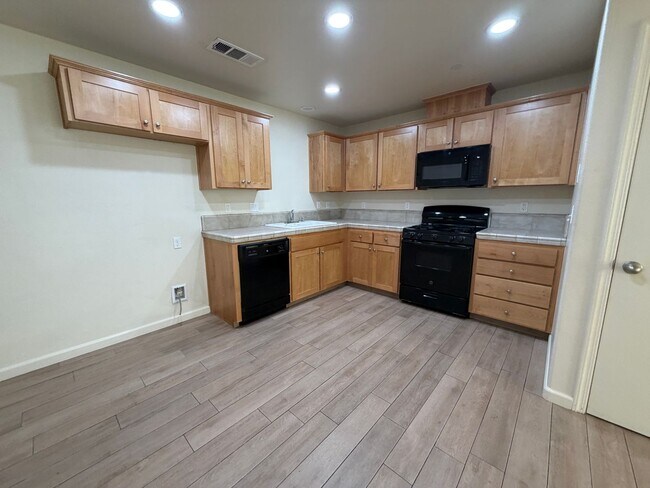Foto del edificio - 3054 Bright St