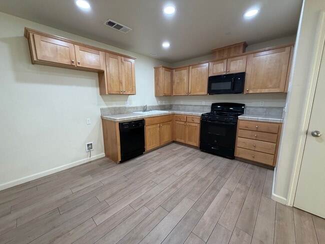 Building Photo - 3054 Bright St