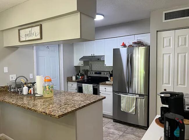 Building Photo - 1618 Amberglen Dr