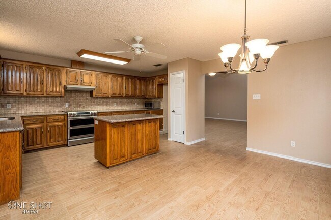 Foto del edificio - 5242 Western Plains Ave