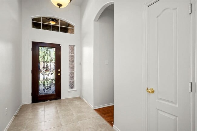 Building Photo - 9907 Brandywood Cir