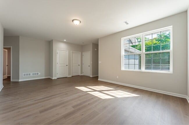 Foto del edificio - 5697 Roy's Ridge