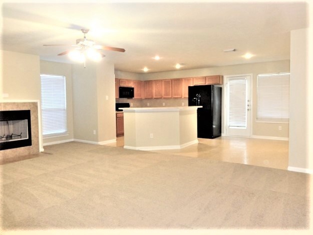 Foto del edificio - 2207 Shady Pine Dr