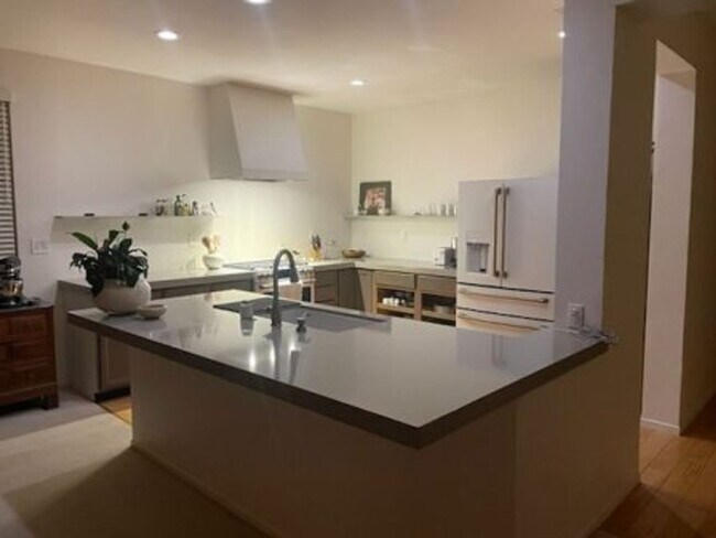 Building Photo - Active Senior Community for 55 and oldaer! Located in beautiful Sun City, Roseville.