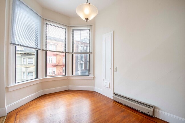 Building Photo - Bright Top Floor 1 Bedroom | Prime Marina ...